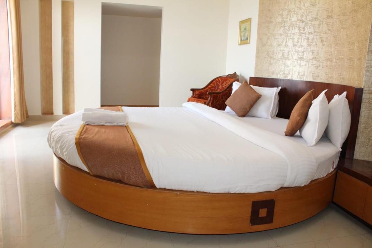 Abhishek Beach Resort And Spa Ganpatipule Eksteriør billede