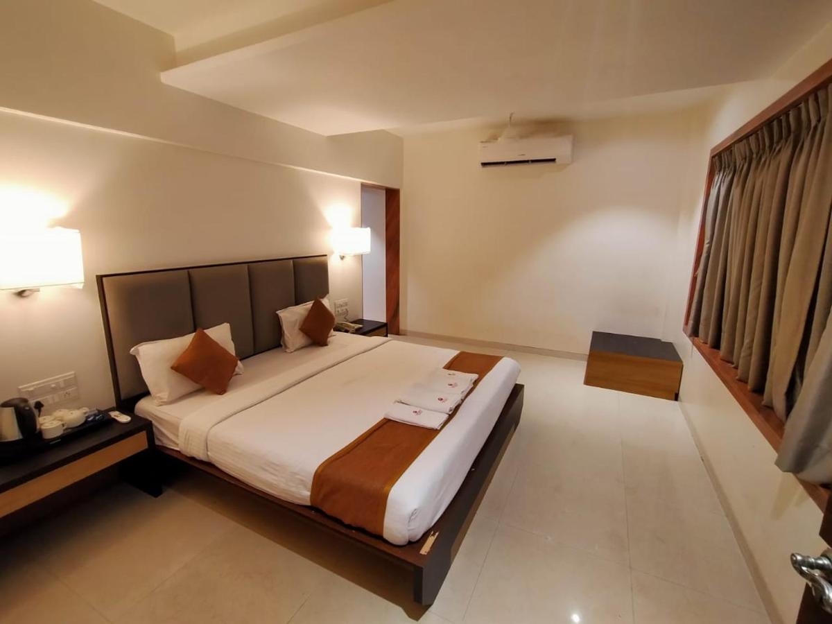 Abhishek Beach Resort And Spa Ganpatipule Eksteriør billede