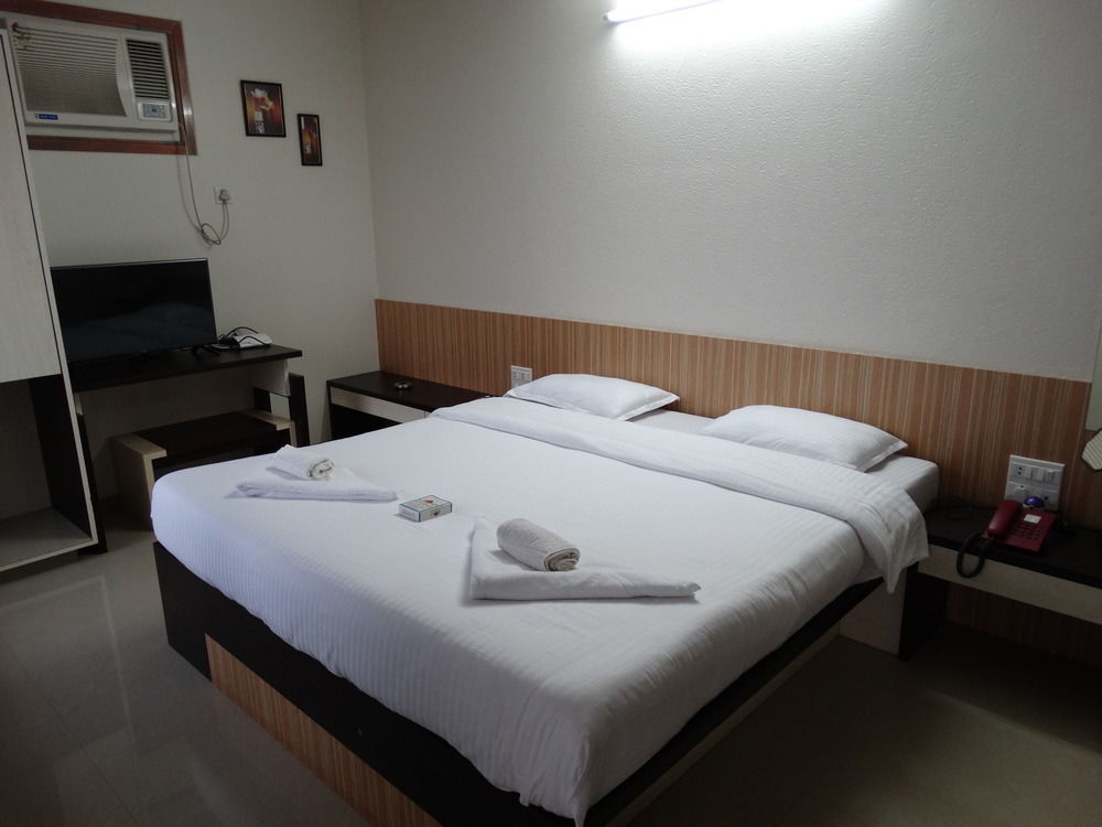 Abhishek Beach Resort And Spa Ganpatipule Eksteriør billede