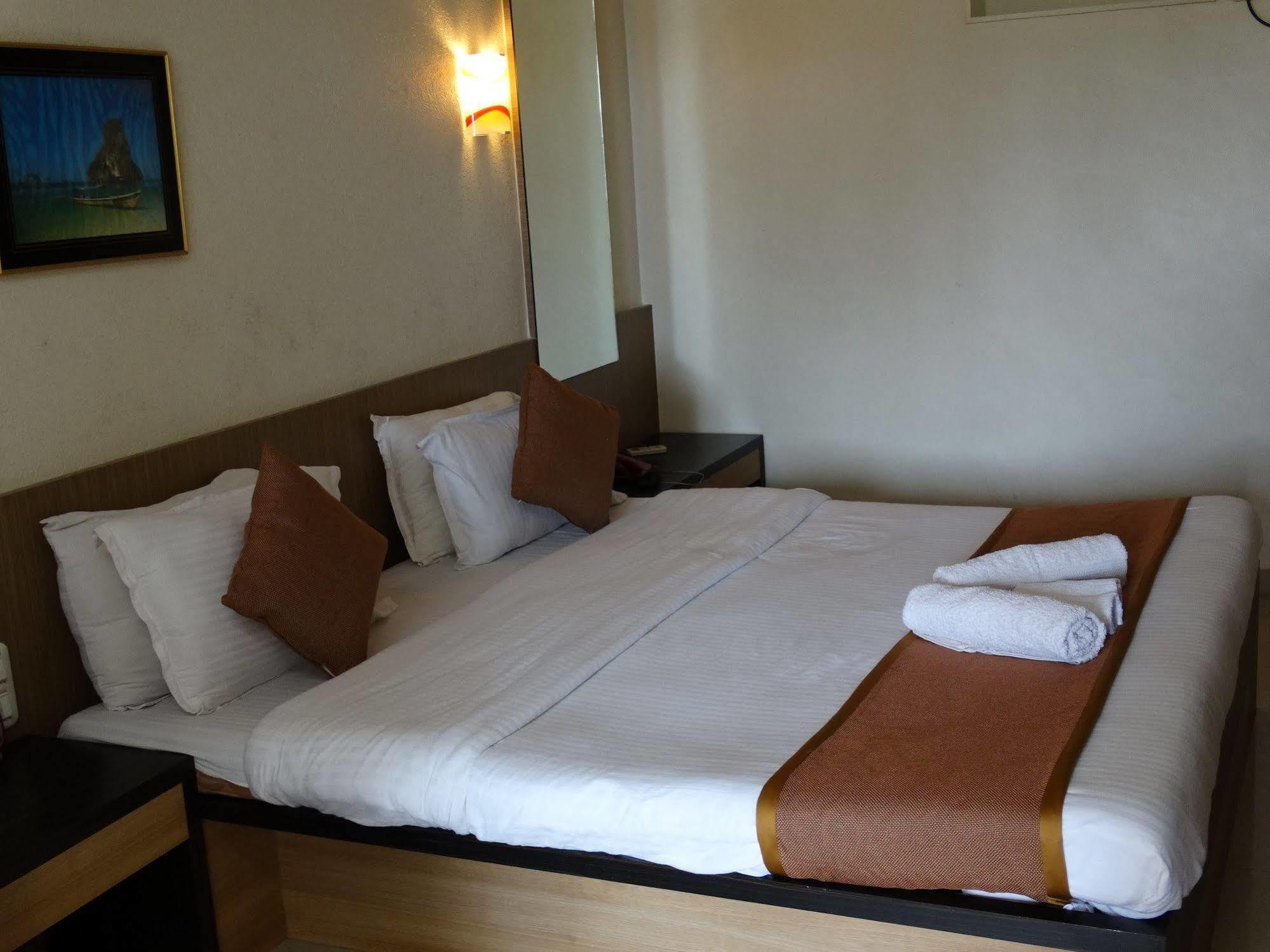 Abhishek Beach Resort And Spa Ganpatipule Eksteriør billede