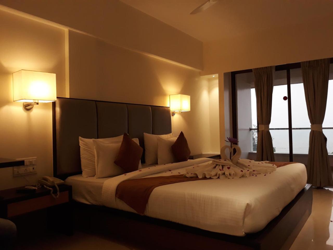 Abhishek Beach Resort And Spa Ganpatipule Eksteriør billede